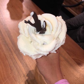 Amorino - Chocolate chip - Ice Cream & Frozen Yogurt Near Me - London, XGL Amorino - Chocolate chip - Ice Cream & Frozen Yogurt Near Me - London, XGL