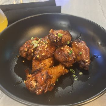 32 North - Can't remember which wings. Eh nothing to rave about. - Breakfast & Brunch Near Me - Valley Stream, New York