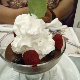 Chocolate mousse with berries