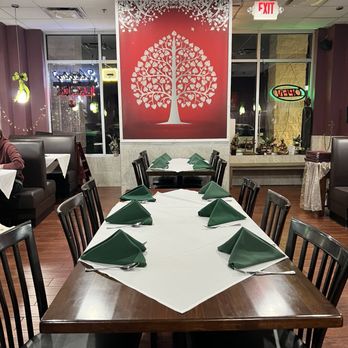 Thai Kitchen - Cloth napkins, hard wood tables?!, chairs with cushions!!! Bodhi tree artwork. - Thai Near Me - Independence, Missouri