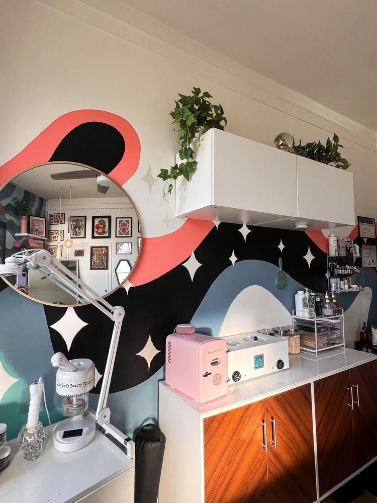 Lady Luck Beauty Parlor Logo