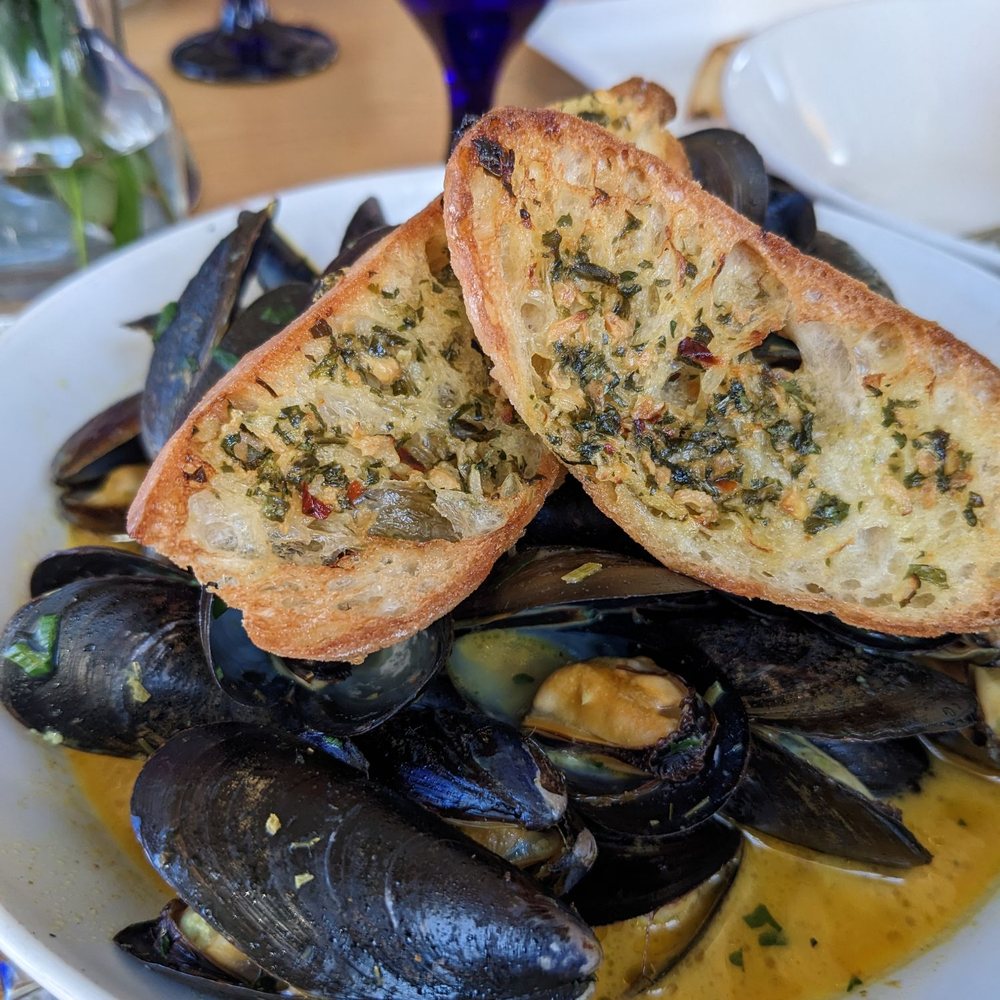 Breakwater - Curry broth musscles - American Near Me - Stonington, Connecticut Breakwater - Curry broth musscles - American Near Me - Stonington, Connecticut