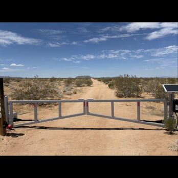 Automated Entry Services - Dual la400 solar actuator arms - Fences & Gates Near Me Automated Entry Services - Dual la400 solar actuator arms - Fences & Gates Near Me