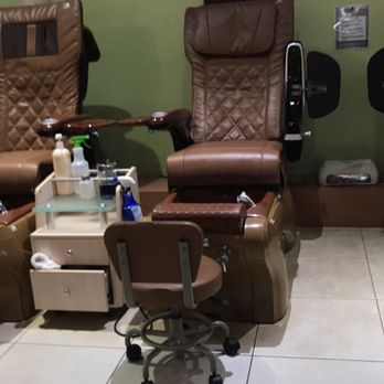 Q Nails & Spa - Massage chair - Nail Salons Near Me - Miami, Florida Q Nails & Spa - Massage chair - Nail Salons Near Me - Miami, Florida