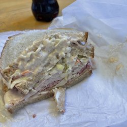 Alfredos Italian American Deli - Where's the meat?  They should be ashamed of themselves.  What a scam and trashy place.  Never again and would NEVER recommend.