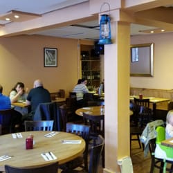 Artigiani Del Cibo - The main part of the restaurant. The empty tables had been full, and only just readied for the next group.