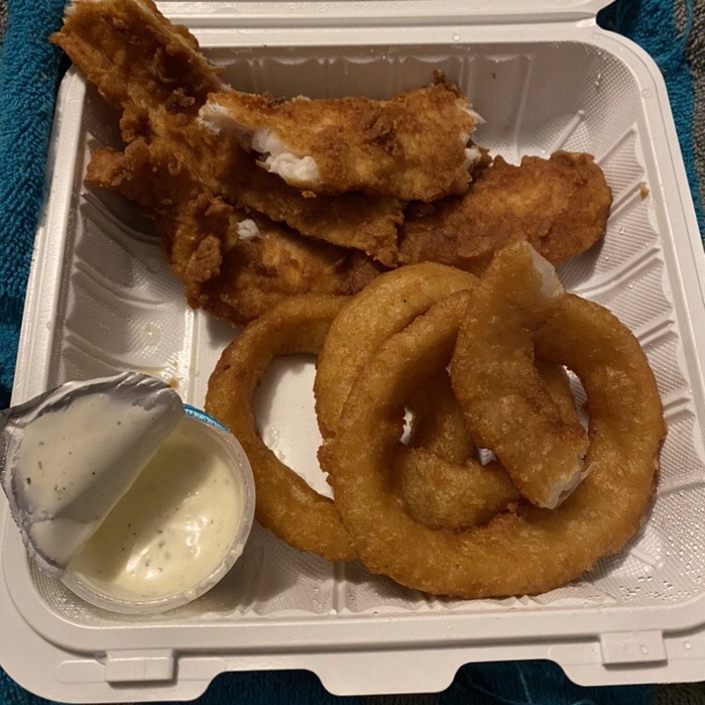 2 piece fried flounder with onion rings 2 piece fried flounder with onion rings