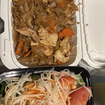 Bangkok Spice - Pad see ew and papaya salad - Thai Near Me - Anaheim, California Bangkok Spice - Pad see ew and papaya salad - Thai Near Me - Anaheim, California