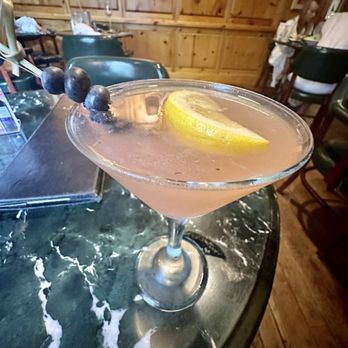 Ascot's Pub - a martini with a slice of lemon on the rim - Pubs Near Me - Norwich, Connecticut