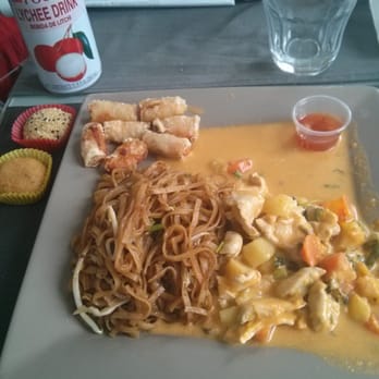 Rawee - Entrée plat dessert 12€ + boisson 14€ : nems aux crevettes, poulet coco, pad thai, moshi sésame et cacahuete et jus de litchi - Thai Near Me - Bordeaux, 33