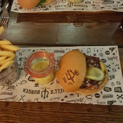 Hell's Burger - Bbq burger and the blue cheese burger