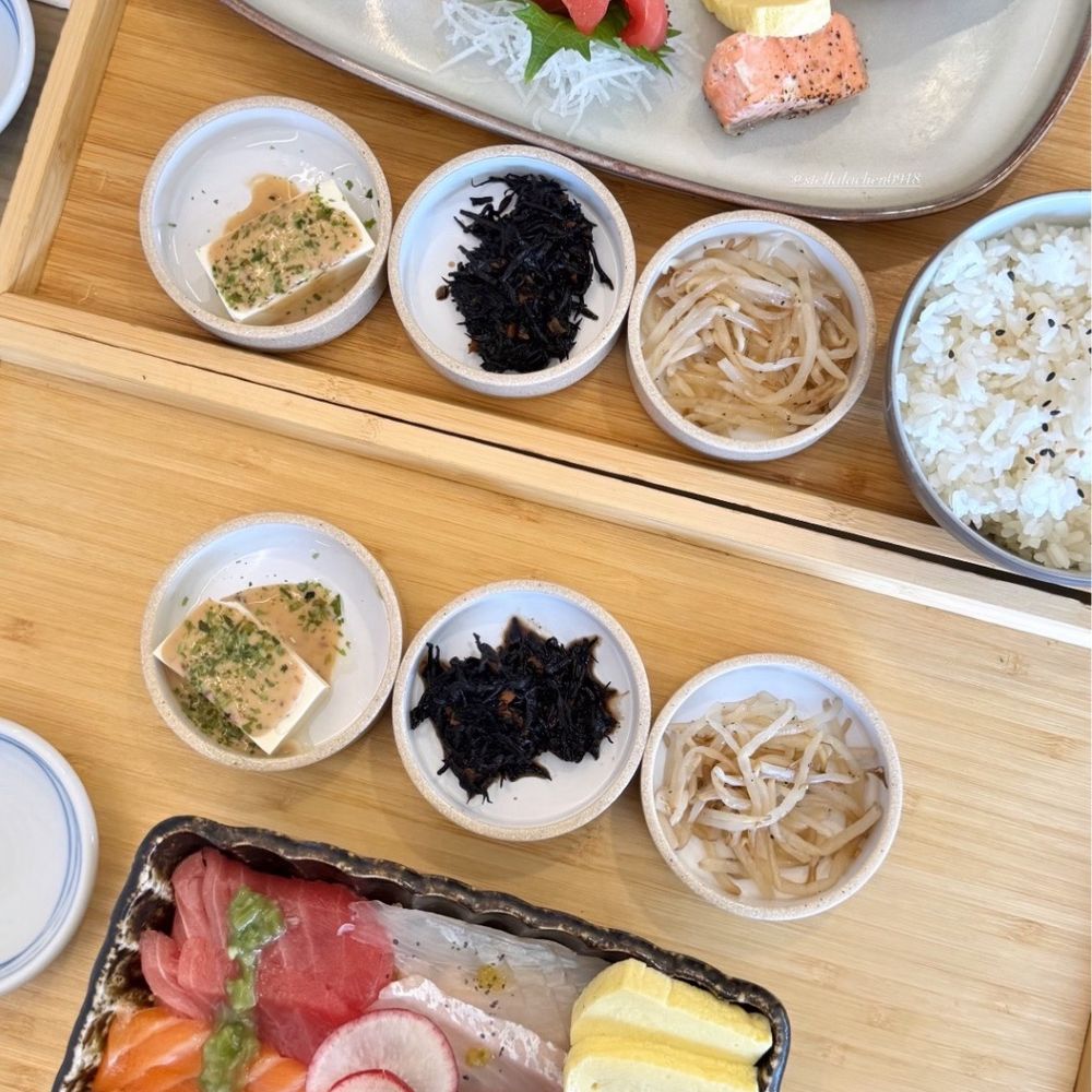 Akami Sushi - Chirashi & Sashimi Lunch Deluxe - Sushi Bars Near Me - Arcadia, California Akami Sushi - Chirashi & Sashimi Lunch Deluxe - Sushi Bars Near Me - Arcadia, California