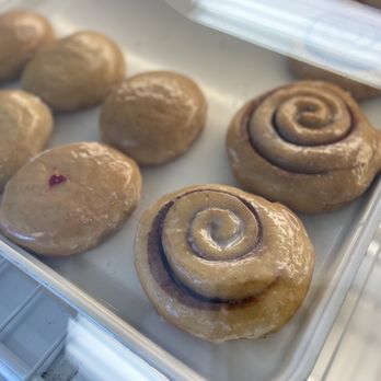 Hole in One Donuts - Cinnamon roll - Donuts Near Me - Brandon, Florida