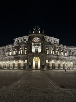 Semperoper Dresden by null