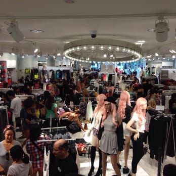 H&M - So crowded ! - Women's Clothing Near Me - Honolulu, Hawaii