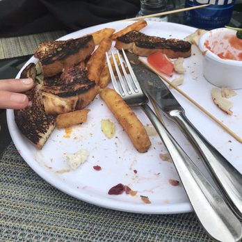Cascade Restaurant - Fries dry and look the bread is burn !!! For turkey sandwich club !!! - French Near Me - Coral Gables, Florida