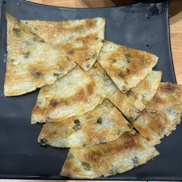 Green Onion Pancake (1) Ⓥ 葱油饼