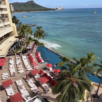 Sheraton Waikiki Beach Resort - View of infinity pool - Hotels Near Me - Honolulu, Hawaii