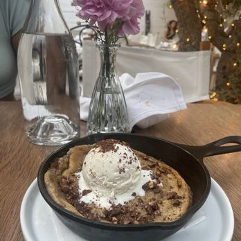 Laurel Hardware - Cookie Skillet - New American Near Me - West Hollywood, California Laurel Hardware - Cookie Skillet - New American Near Me - West Hollywood, California