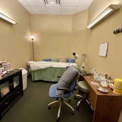 Jian Hua Mu, LAC - Acupuncture room