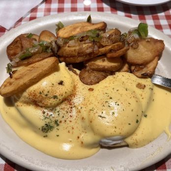 Charlie’s Cafe - Classic eggs Benedict - Breakfast & Brunch Near Me - Citrus Heights, California
