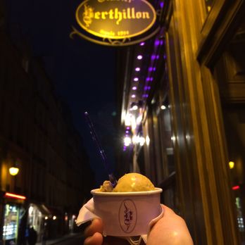 Berthillon - 3 euros for this tiny scoop of salted caramel - Ice Cream & Frozen Yogurt Near Me - Paris, 75 Berthillon - 3 euros for this tiny scoop of salted caramel - Ice Cream & Frozen Yogurt Near Me - Paris, 75