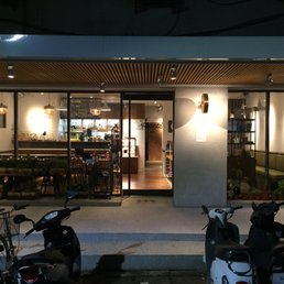 Plants - 門面 entrance - outside - 全素 Near Me - 大安區, TPE