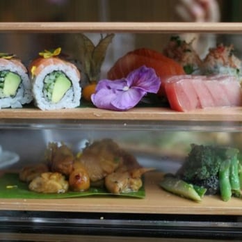 Sake No Hana - Double layer bento box - one layer of sushi and sashimi, the other with chicken and vegetables - Japanese Near Me - London, XGL Sake No Hana - Double layer bento box - one layer of sushi and sashimi, the other with chicken and vegetables - Japanese Near Me - London, XGL