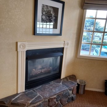 Pelican Inn & Suites - Fireplace - Hotels Near Me - Cambria, California Pelican Inn & Suites - Fireplace - Hotels Near Me - Cambria, California