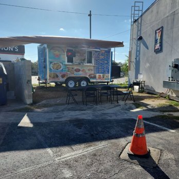 Tacosy Mariscos Chelitos - a taco truck parked in a parking lot - Food Trucks Near Me - Austin, Texas Tacosy Mariscos Chelitos - a taco truck parked in a parking lot - Food Trucks Near Me - Austin, Texas