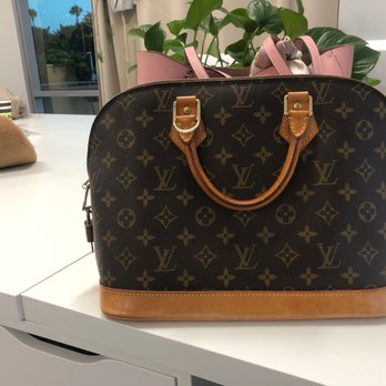 OnQueStyle - Used, Vintage & Consignment Near Me - Corona Del Mar, California