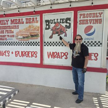 Bullies Drive Inn - Bullies - Burgers Near Me - Monroe, Utah