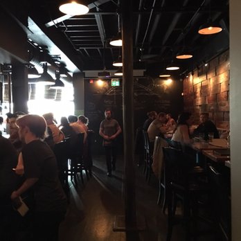 Bar Hop - Interior - Pubs Near Me - Toronto, Ontario