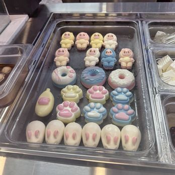 Quinn’s Bakery - the cute toppings! - Cupcakes Near Me - Garden Grove, California