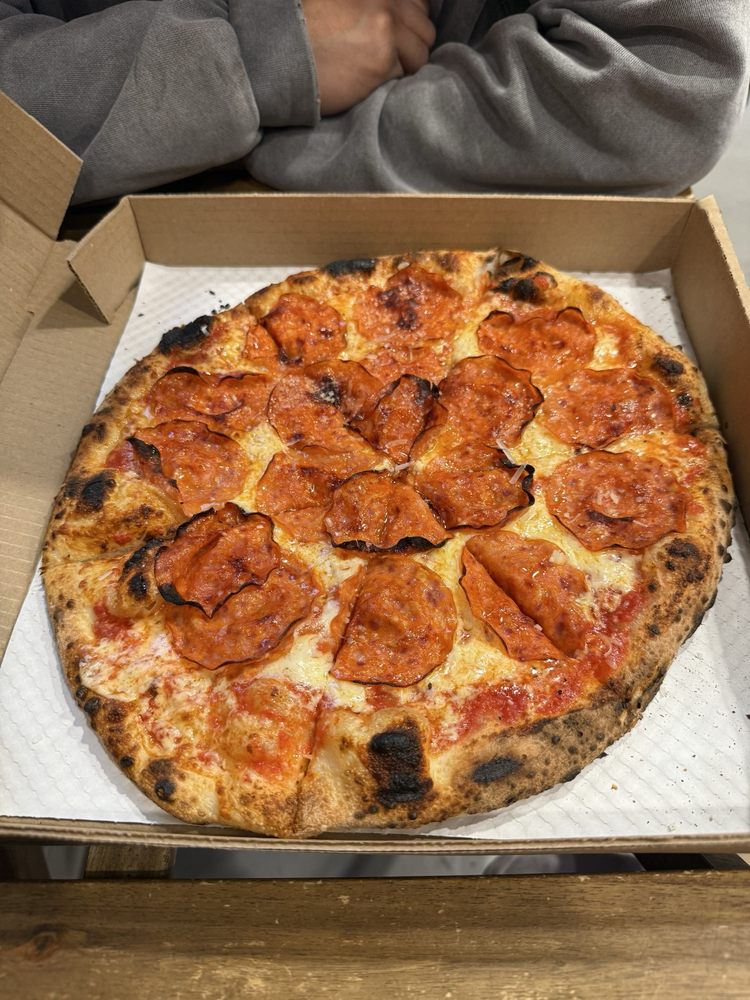 Lucky Fingers Pizza Cafe Logo