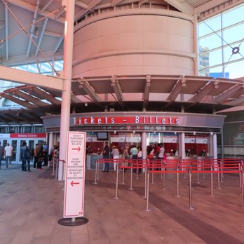 CN Tower - lines to purchase tix or go in if you already have - Landmarks & Historical Buildings Near Me - Toronto, Ontario