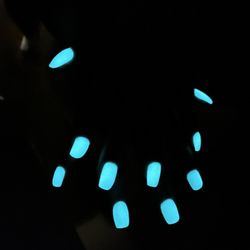 Tiffany Nail Spa - Glow in the dark dip powder !