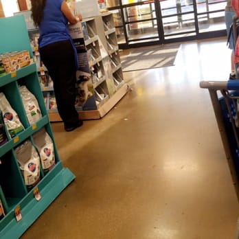 PetSmart - Employee just standing while the line has over 6 people waiting and one cashier. (I want that job!) - Pet Groomers Near Me - Lewisville, Texas