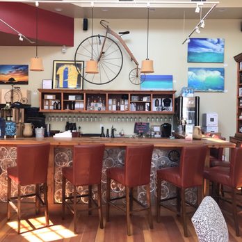 Peloton Cellars - Gorgeous beachside tasting room - Wineries Near Me - Avila Beach, California
