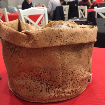 I Re di Napoli - bread in a (fabric cork) basket! - Pizza Near Me - Bologna, BO