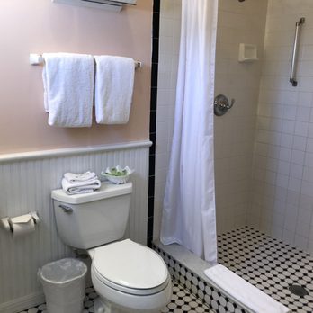 Curry Mansion Inn - Bathroom - Hotels Near Me - Key West, Florida Curry Mansion Inn - Bathroom - Hotels Near Me - Key West, Florida