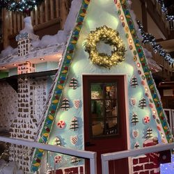 Snowland Gingerbread House at Great Wolf Lodge - The gingerbread House!