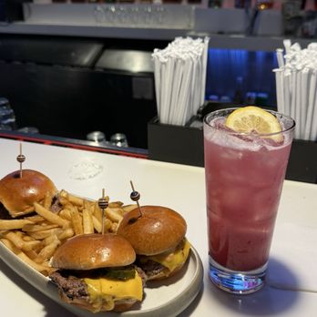 Dave & Buster's Orange - Sliders with Backwood Blueberry lemonade for the Sport bar - American Near Me - Orange, California