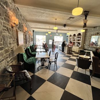 Leona's Bistro - At the back of the shop, looking towards the front door, love the giant diagonal black-and-white floor - Sandwiches Near Me - Richfield, Utah