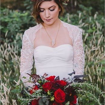 Maple & Moss - Featured on WedingChicks. Photo by d.lillian photography - Makeup Artists Near Me Maple & Moss - Featured on WedingChicks. Photo by d.lillian photography - Makeup Artists Near Me