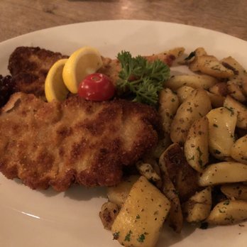Hofbräukeller - Schnitzel with potatoes - Bavarian Near Me - Munich, BY
