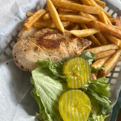 Captain's Quarters - Grilled chicken