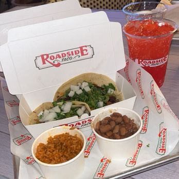 Roadside Taco - Three tacos de Carne Asada with rice and beans - Tacos Near Me - Studio City, California