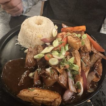 Limo Peruvian Eatery - Limo saltado chicken - Peruvian Near Me - Nashville, Tennessee