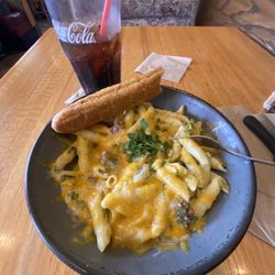 Applebee's Grill + Bar - Spinach Chicken Pasta with bread and Coca Cola soda